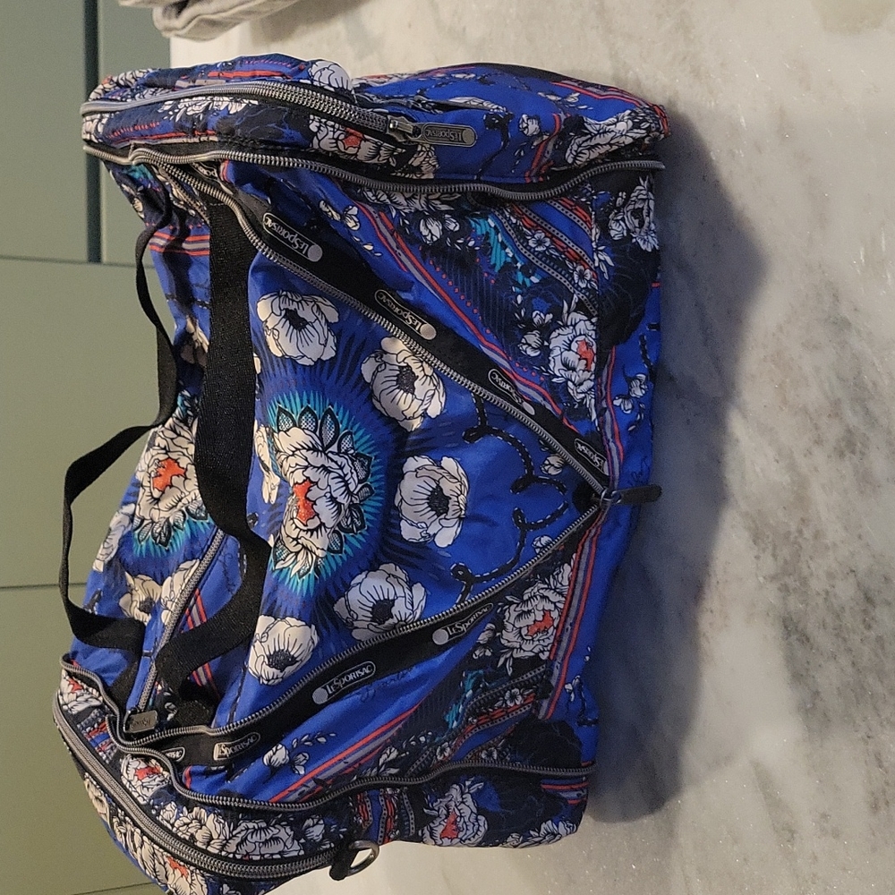 LIKE NEW LeSportsac Collette convertible duffle/crossbody